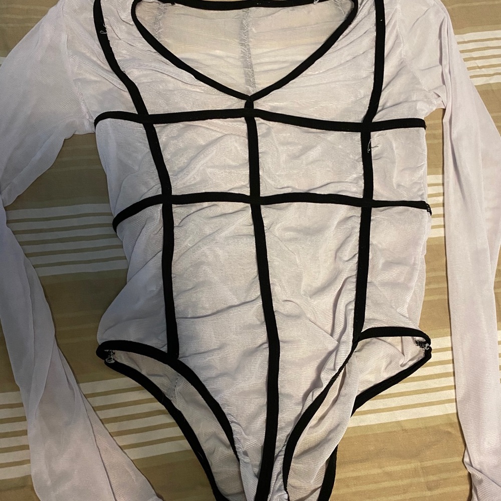 B&’w body suit